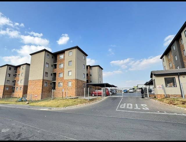 2 BEDROOM APARTMENT FOR SALE IN SOUTH HILLS
